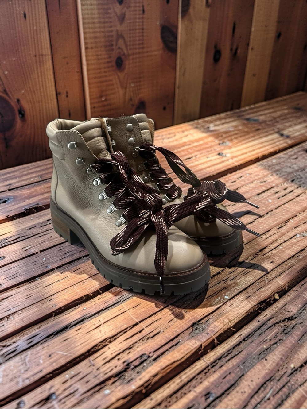 Kenneth Cole Womens Tan Leather Lug-Soled Hiking Boots Size 9 BT26